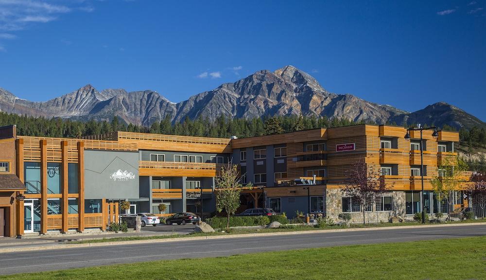 The Crimson Hotel